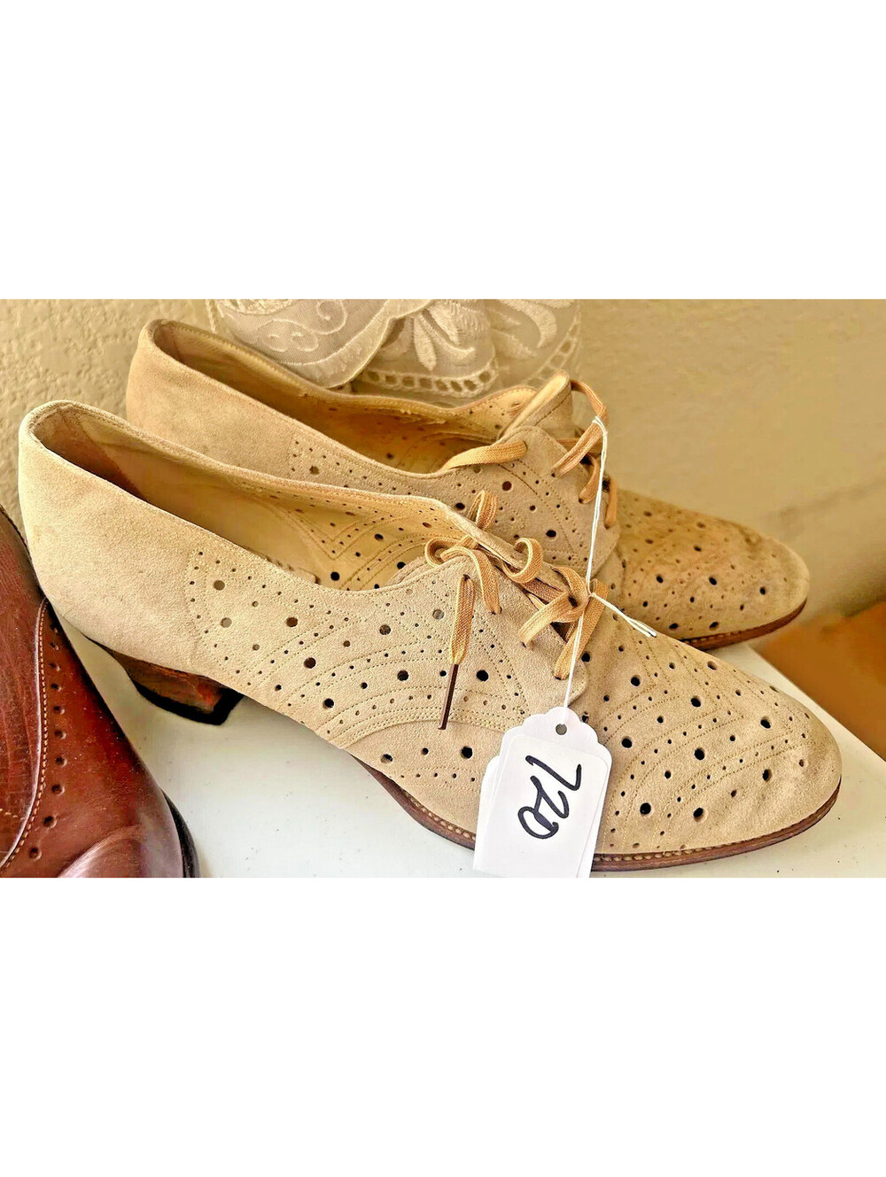 Vintage Sensations Lace Up Brogue Heels Tan Suede Eyelet Oxford Shoes Sz 6.5